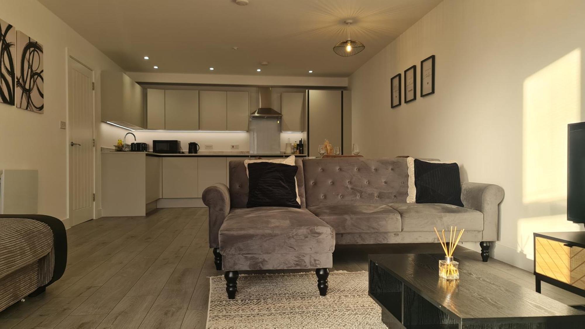 Premium Near Harry Potter And Luton Airport